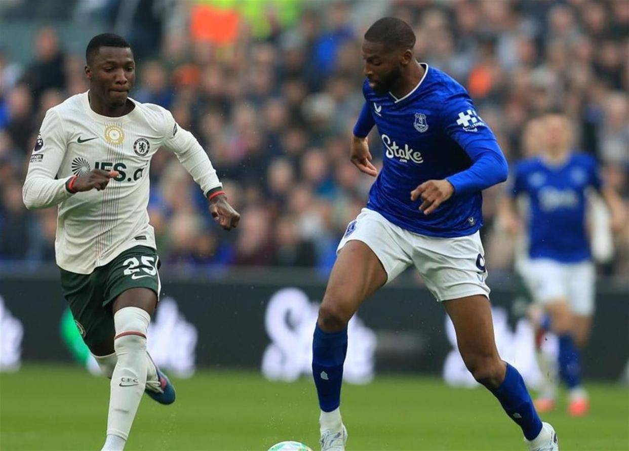 一场0-3，让罗塞尼尔不敢相信：4连败，1.1亿巨星已经哑火：4场0球